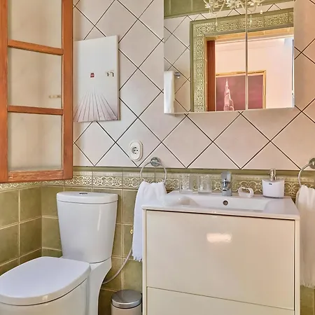 Pearl Of Windsor Park * Адехе